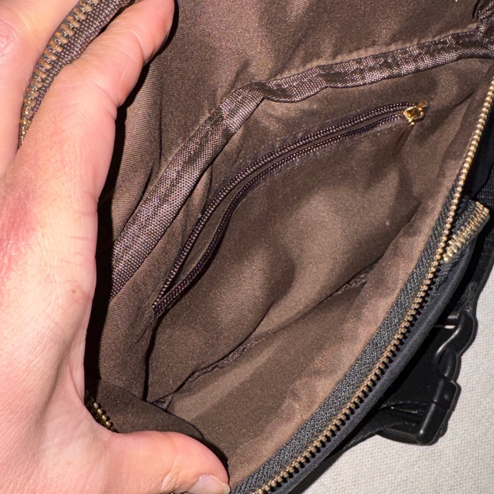 Like New Belt Bag-Unbranded-Black-4 Zipper Compartments-Gold Toned Zippers-Nylon - Picture 10 of 15